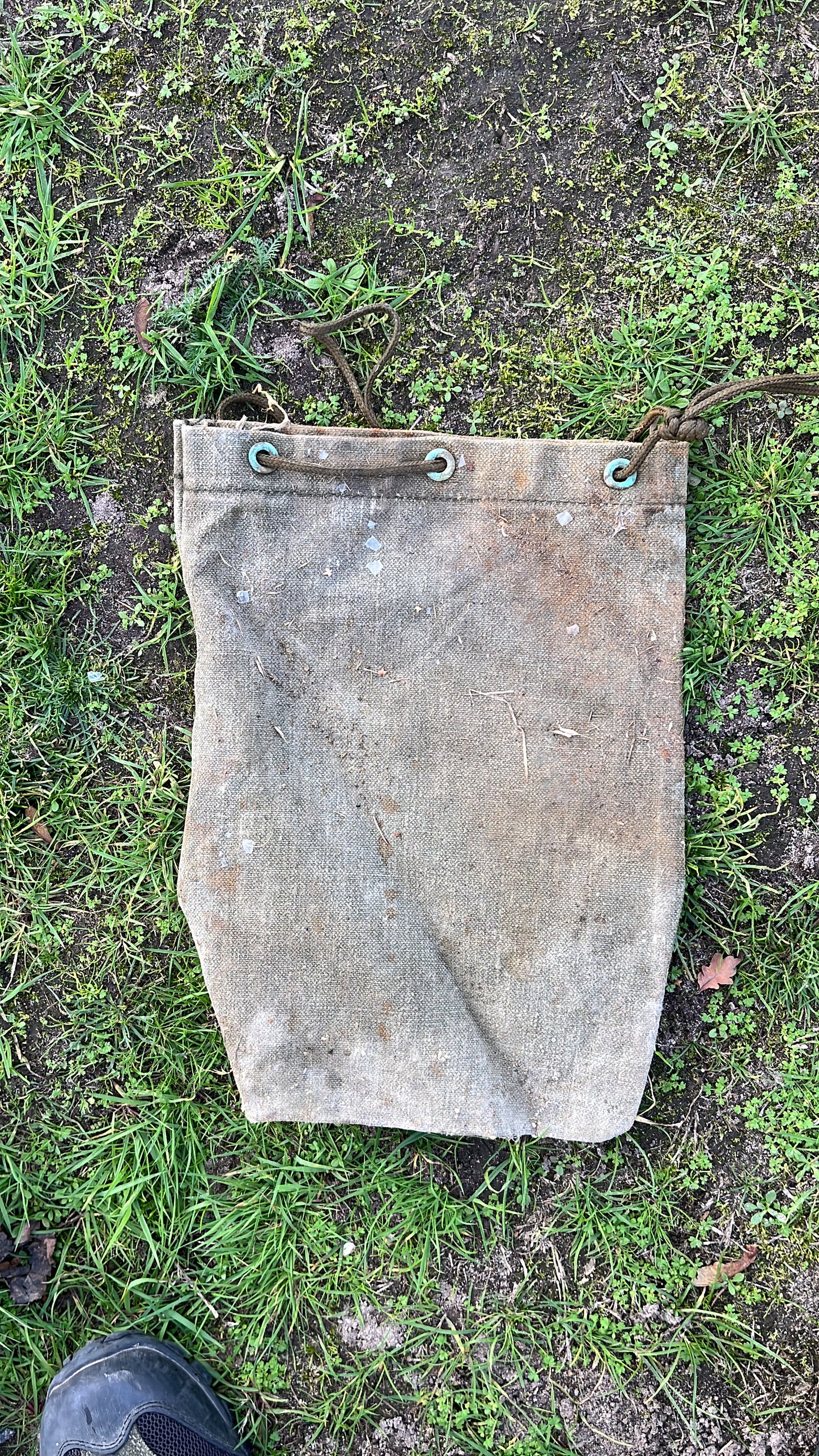 Small British Army tent peg bag