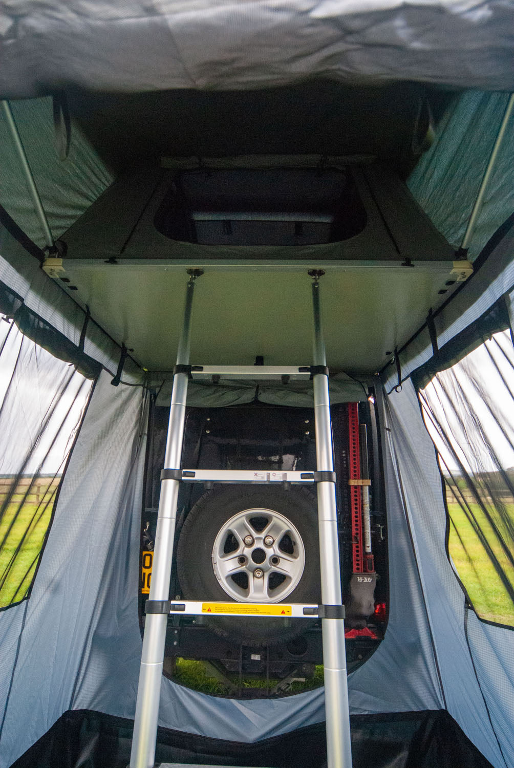 ROOF TENT - EXPLORE SERIES TENT AND TRAIL