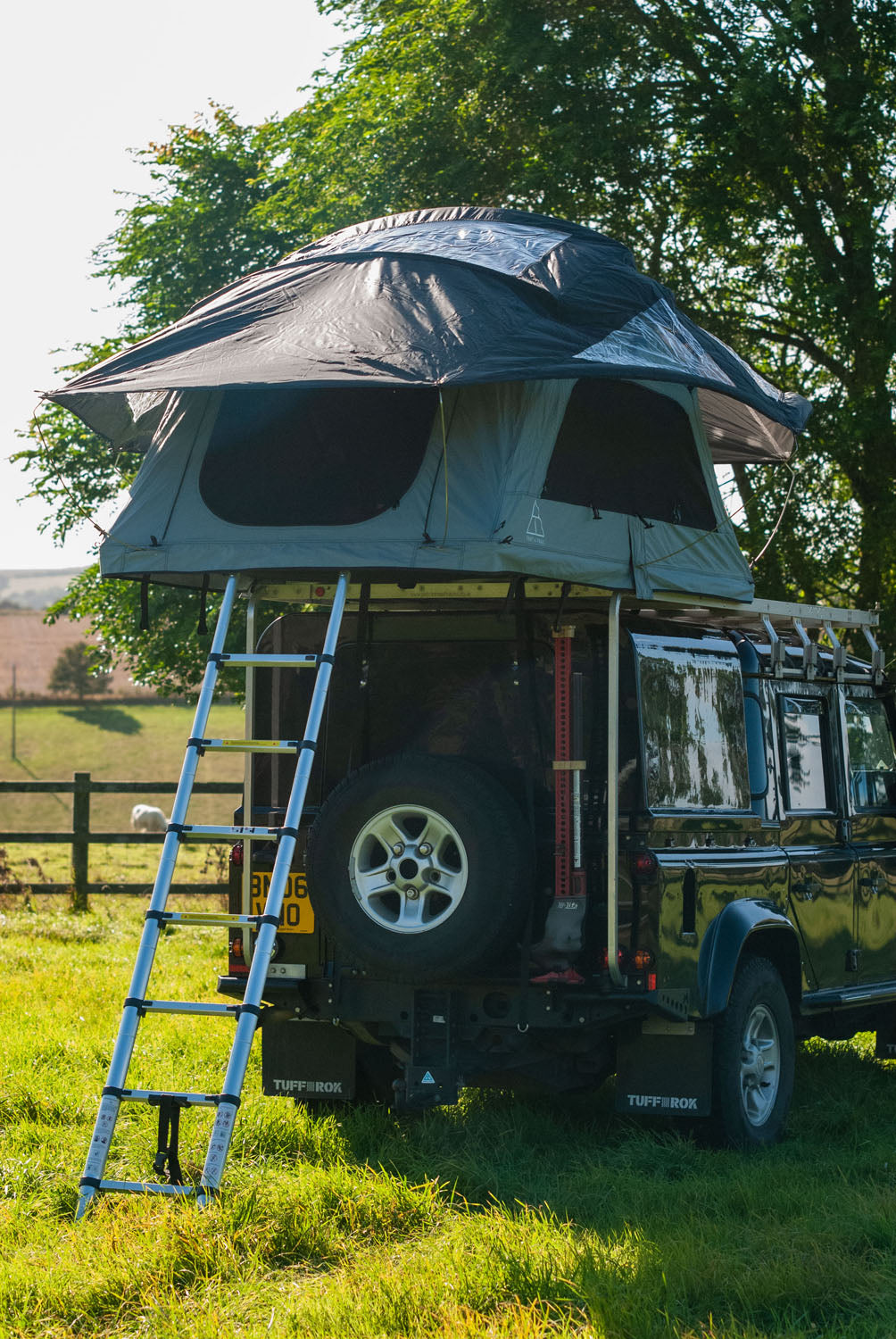 ROOF TENT – COMPACT SERIES TENT AND TRAIL