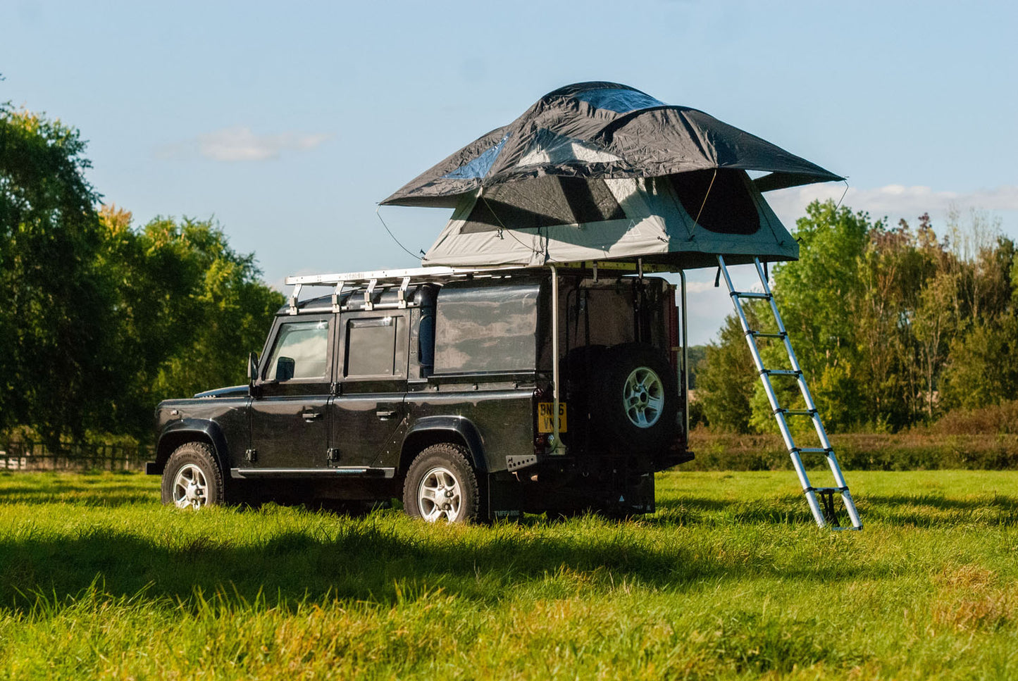 ROOF TENT – COMPACT SERIES TENT AND TRAIL