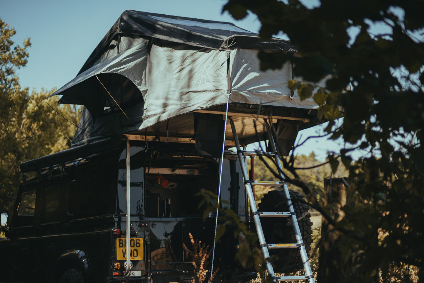ROOF TENT - EXPLORE SERIES TENT AND TRAIL