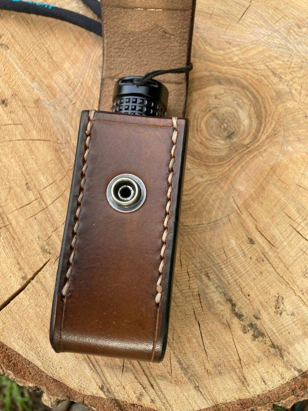 Leather torch pouch - Loop and stud closure for Olight S2E Baton II.