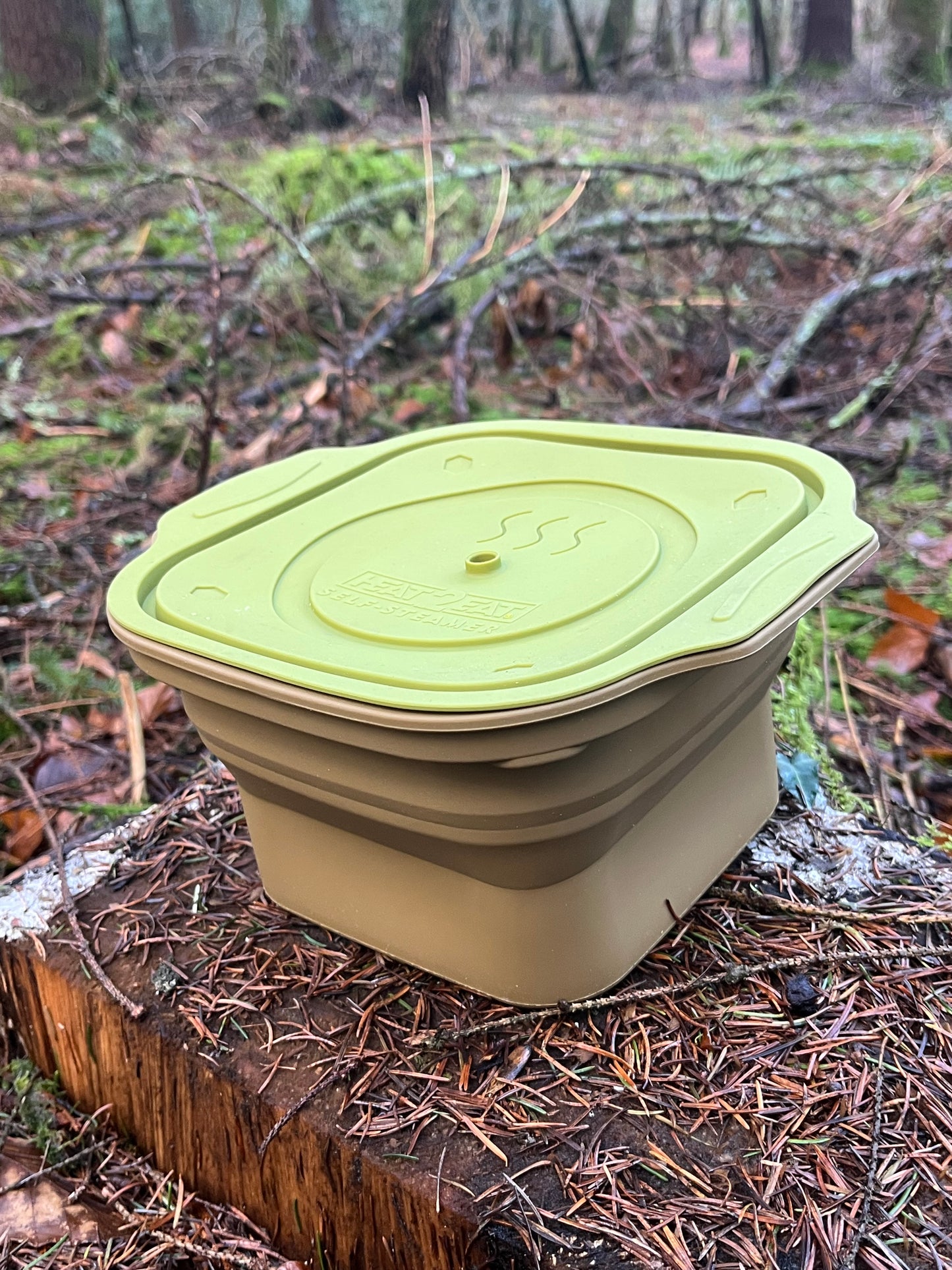 Heat2Eat Silicone self steamer and 2x heat stones for ration packs and camping foods.