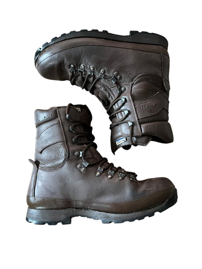British Army Altburg defenders size 8M